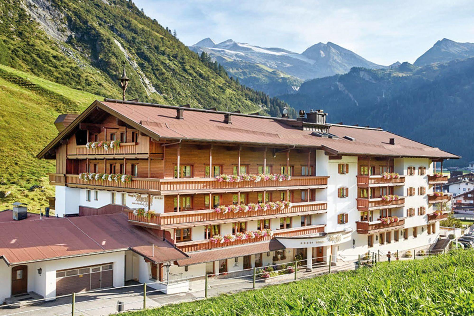 Hotel Alpenhof Tux Exterior photo